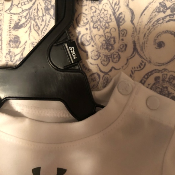 ❌SOLD❌NWT* Infant Under Armour 0-3mo Set. - Picture 2 of 2